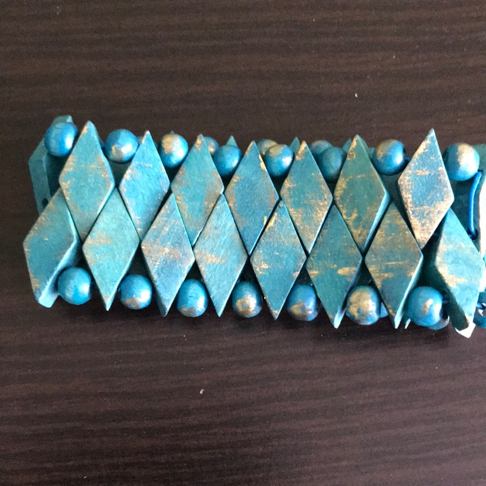 Wooden bead stretch bracelet